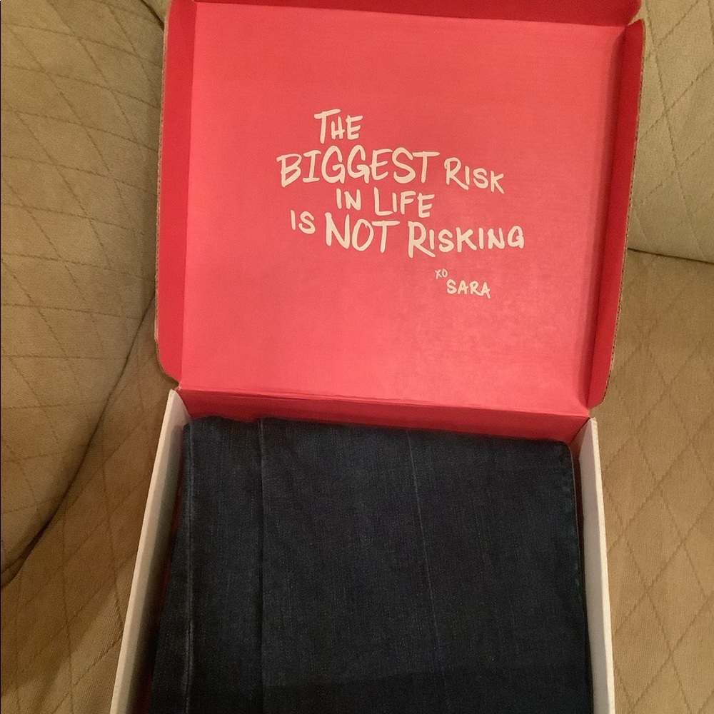 Spanx cropped, frayed hem, capri length. Faux front fly medium dark wash